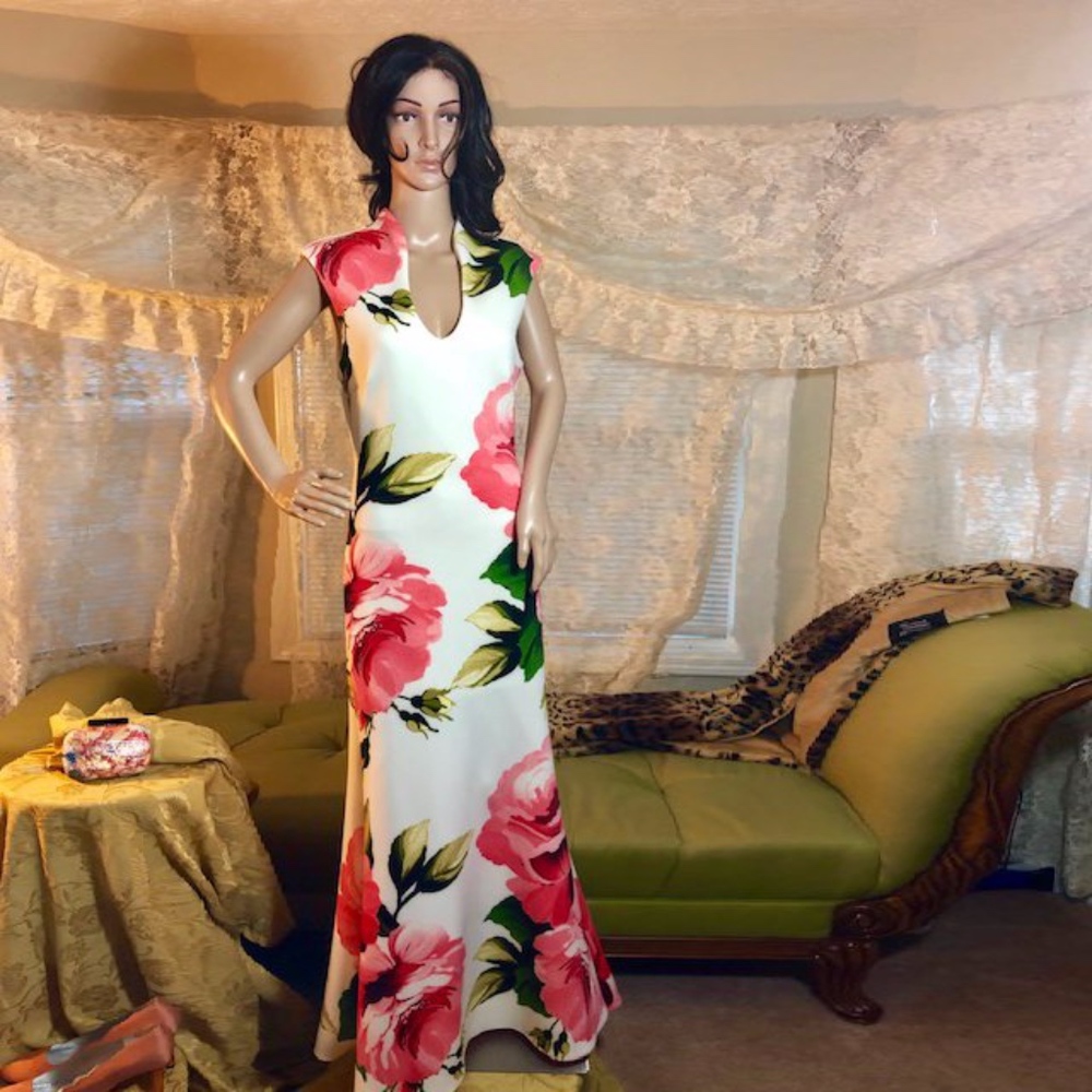 ON SALE NOW! Stunning  Floral Dress NWT